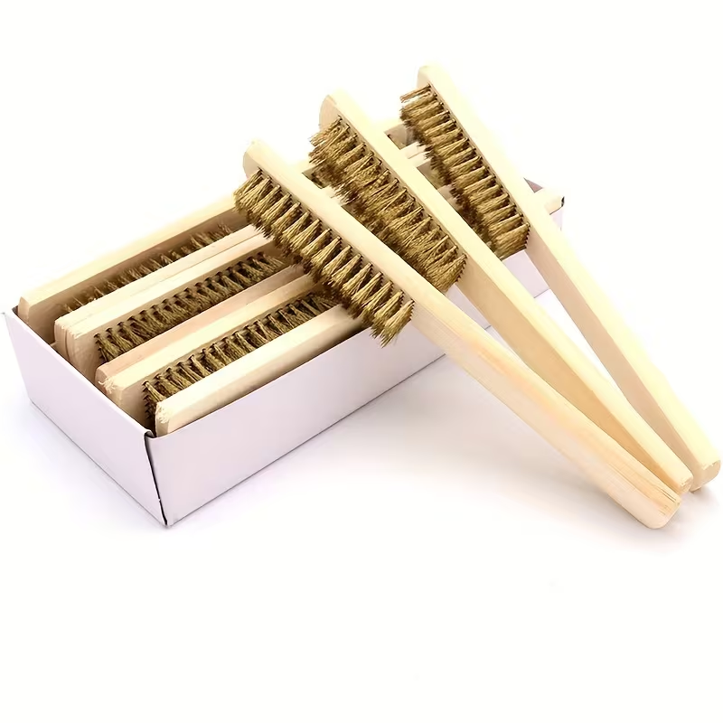 This 4-piece set can reach stubborn stains and is suitable for kitchens and bathrooms.
