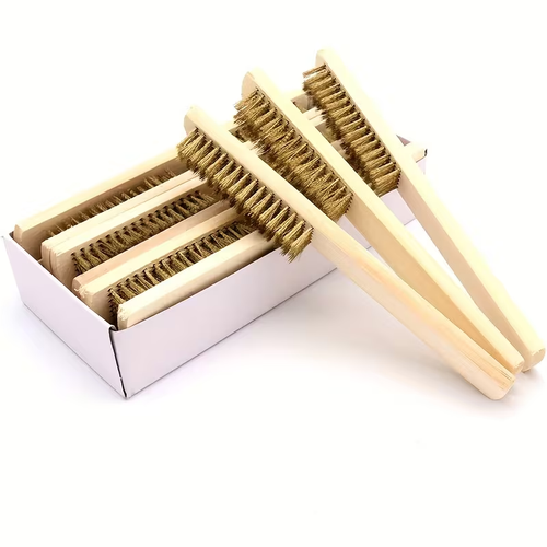This 4-piece set can reach stubborn stains and is suitable for kitchens and bathrooms.