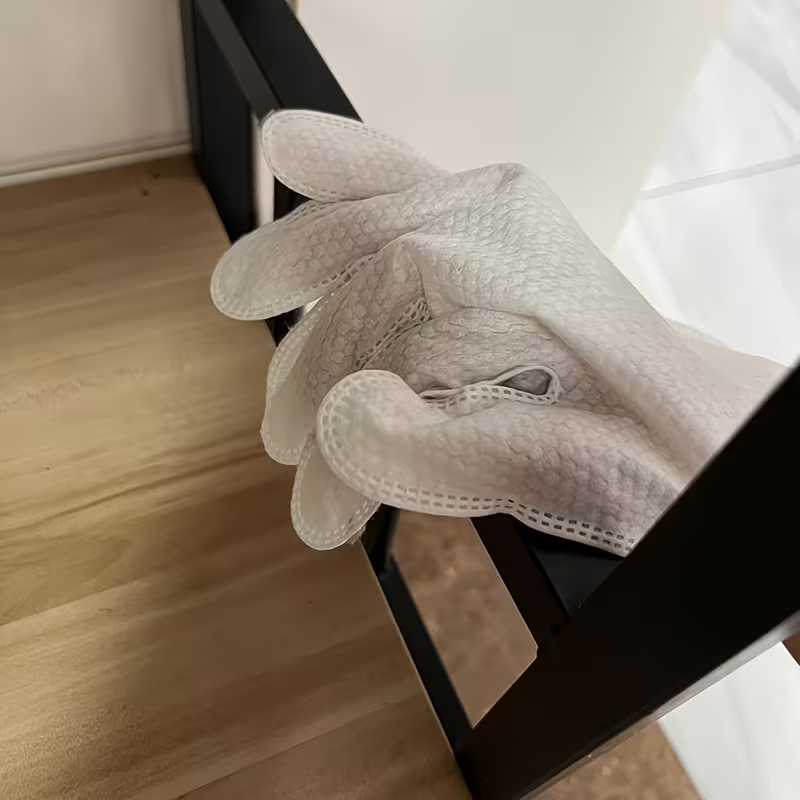 Disposable Non-Woven Fabric Household Dusting Gloves, Suitable for Both Wet And Dry Cleaning, Pet Care Gloves, Ergonomic Glove Design, Durable Glove Material, Cleaning Gloves, Pet Owners