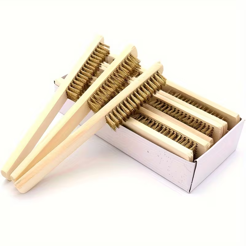 This 4-piece set can reach stubborn stains and is suitable for kitchens and bathrooms.